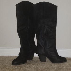 Black heeled boots